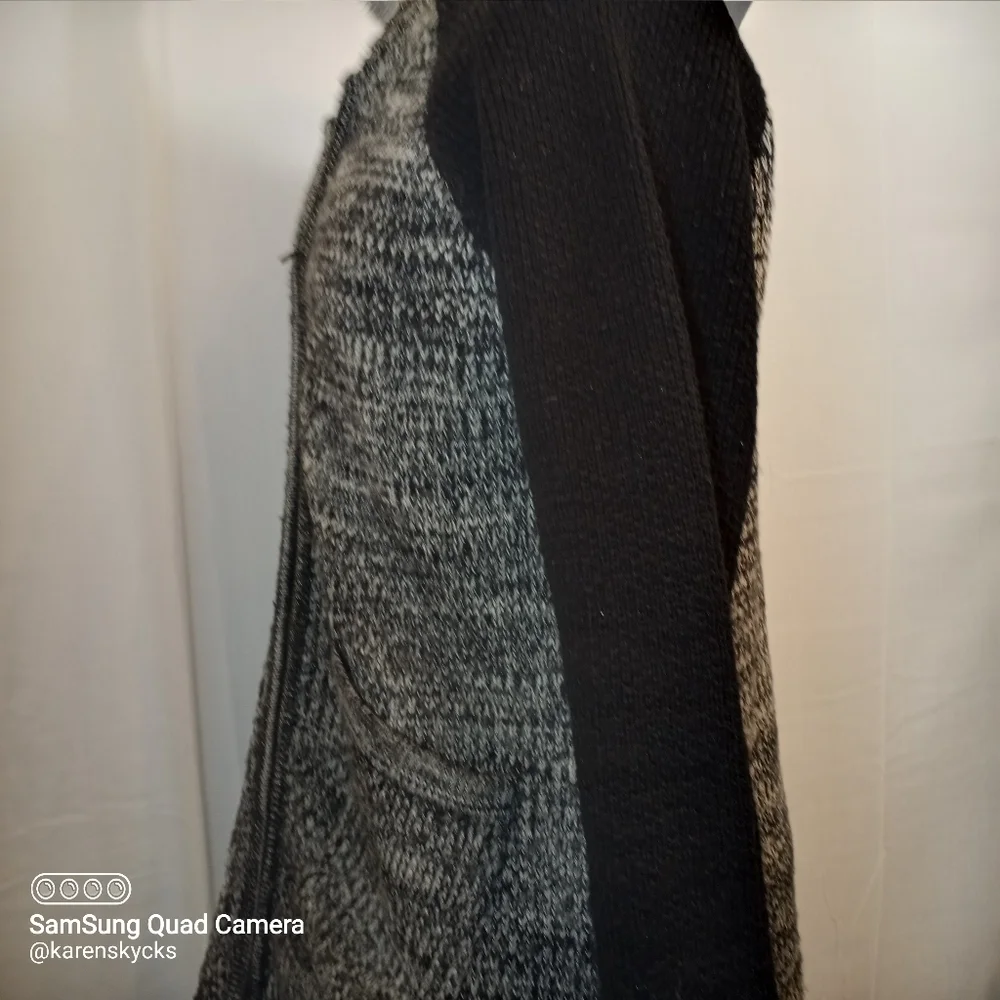 NATIVE Youth Long Sleeve Zip-up Black & Gray Cardigan Sweater Men's Size Medium
